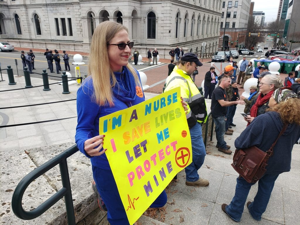 A pro-gun protester